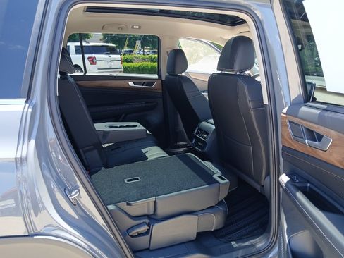 New 2026 Volkswagen Atlas SE FWD image 21