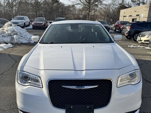 Used 2023 Chrysler 300 Touring w/ Safetytec Plus Group image 2