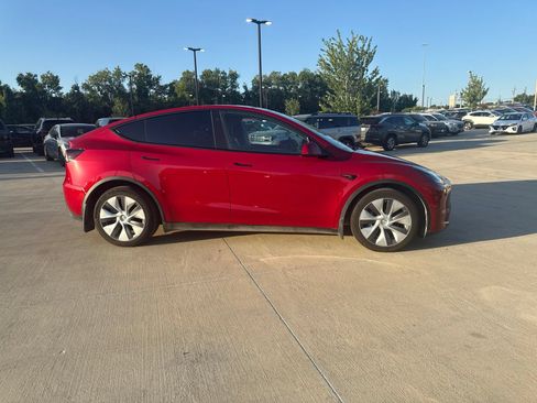 Used 2023 Tesla Model Y Long Range AWD/4WD image 2