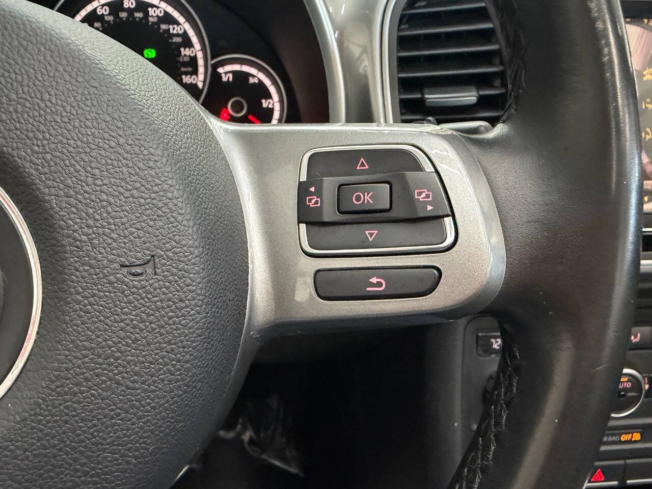 Used 2014 Volkswagen Beetle 1.8T FWD image 21