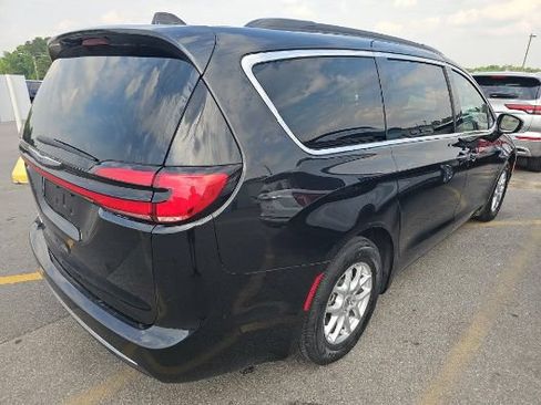Used 2022 Chrysler Pacifica Touring-L FWD image 4