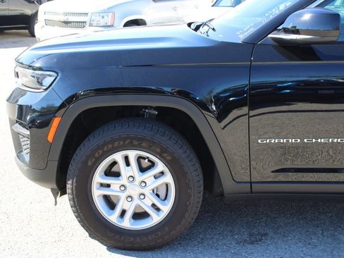 Used 2025 Jeep Grand Cherokee Laredo w/ Luxury Tech Group I image 7