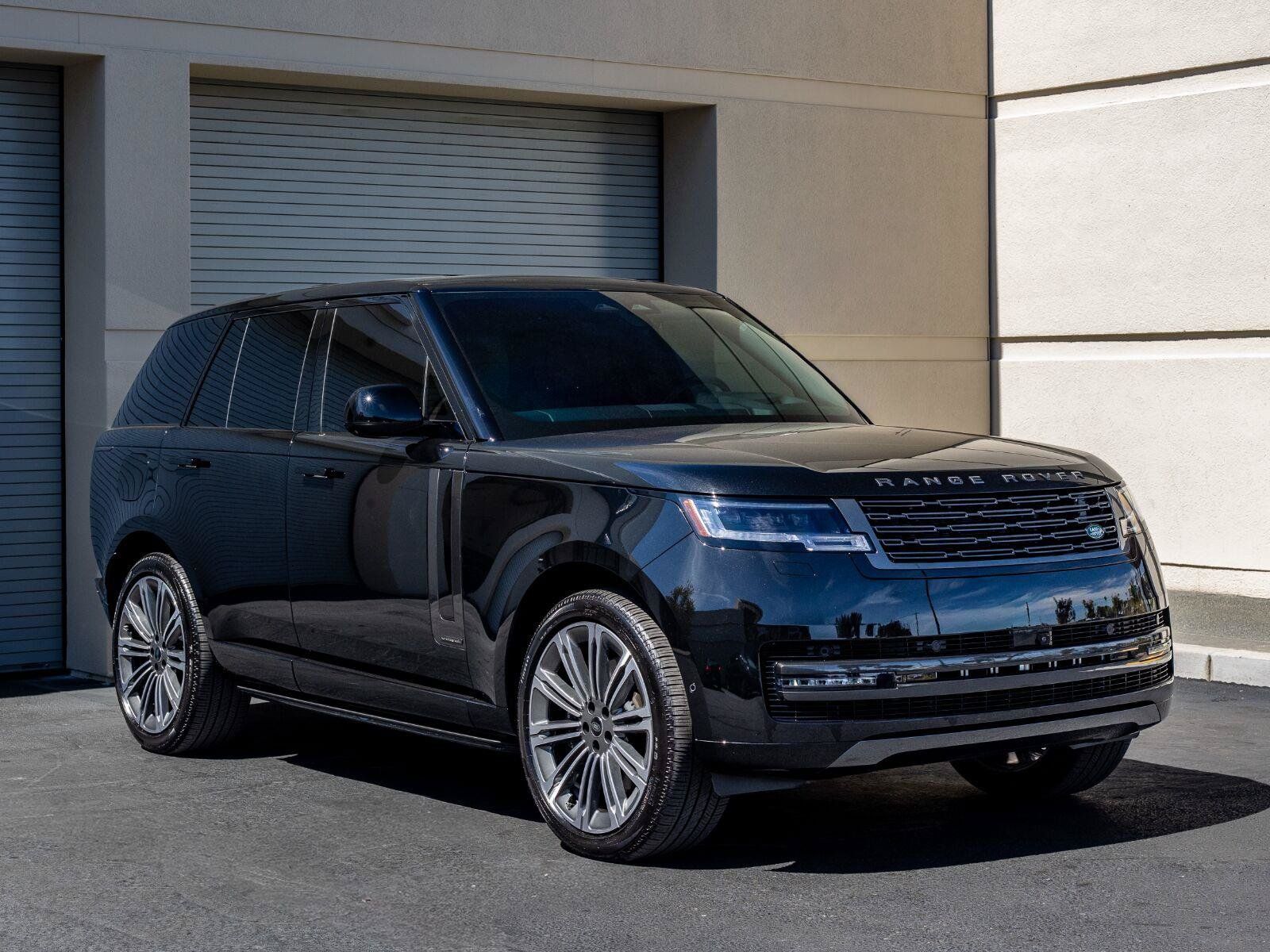 Used 2025 Land Rover Range Rover Autobiography AWD/4WD image 3