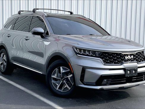 Used 2024 Kia Sorento EX w/ Panoramic Sunroof Package image 2