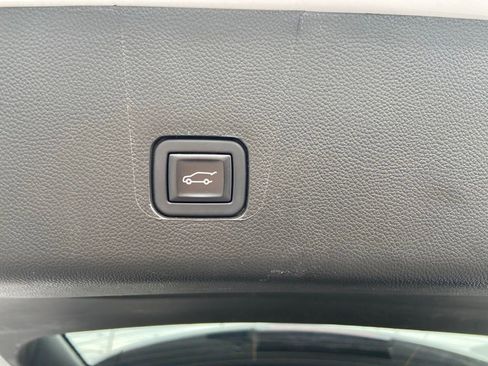 Used 2023 Chevrolet Traverse LT w/ Rear Camera Mirror Package AWD/4WD image 11
