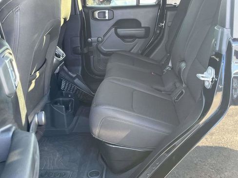 Used 2022 Jeep Gladiator Sport image 15