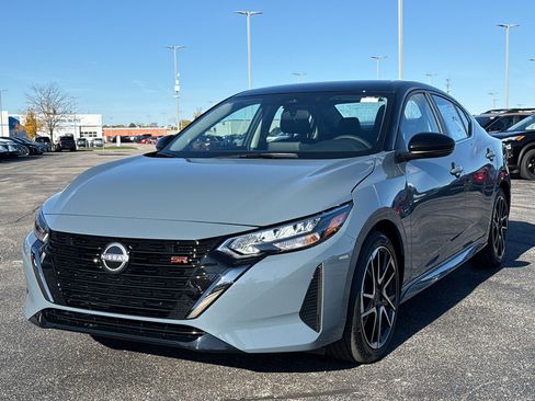 New 2025 Nissan Sentra SR image 2