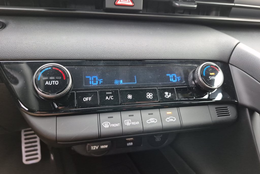 New 2026 Hyundai Elantra SEL Sport FWD image 24