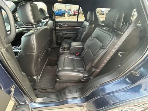 Used 2017 Ford Explorer Platinum image 24