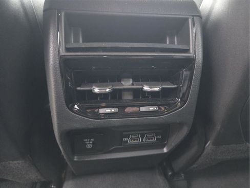 Used 2024 Jeep Grand Cherokee Altitude image 23