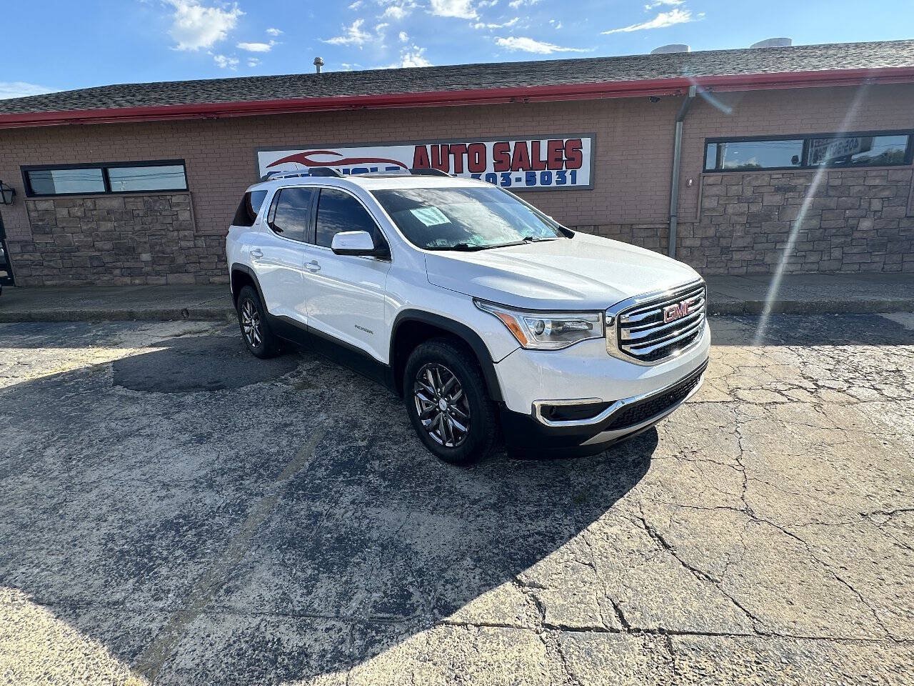 Used 2018 GMC Acadia SLT FWD image 1
