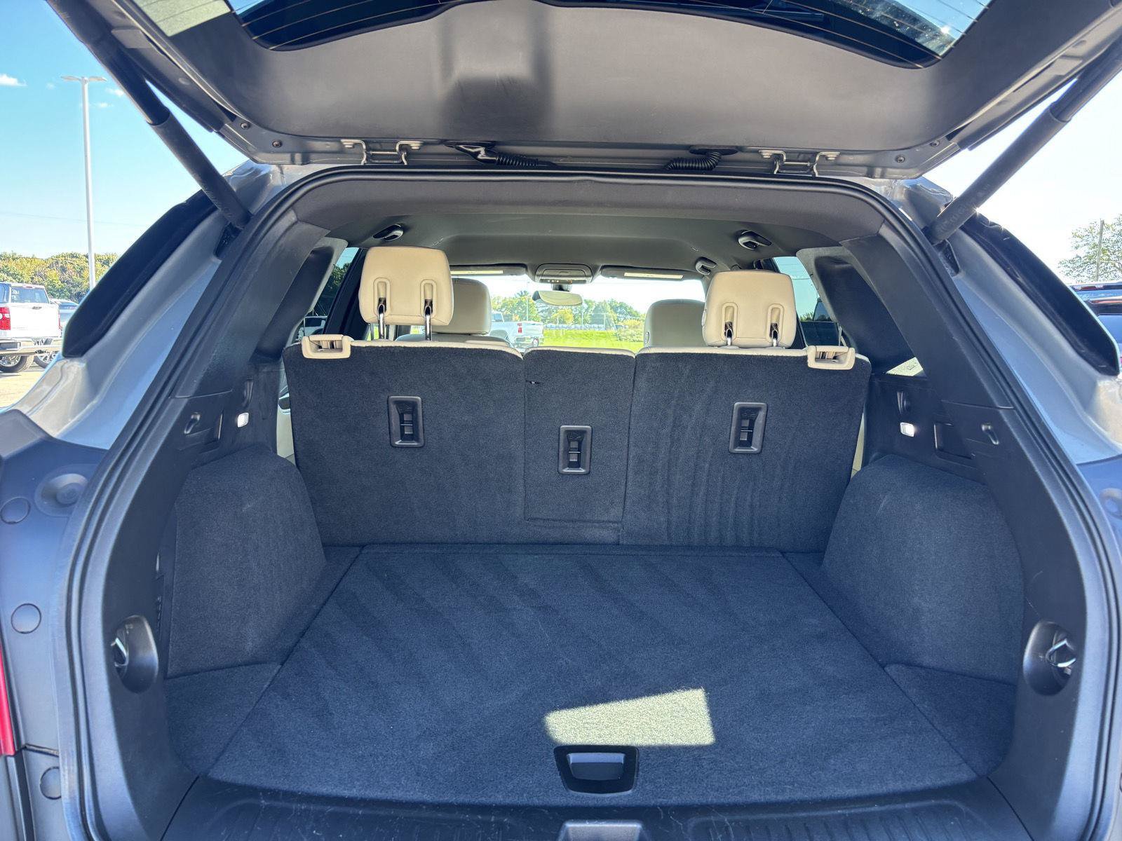 Used 2018 Cadillac XT5 FWD w/ LPO, Wheel Lock Package image 11