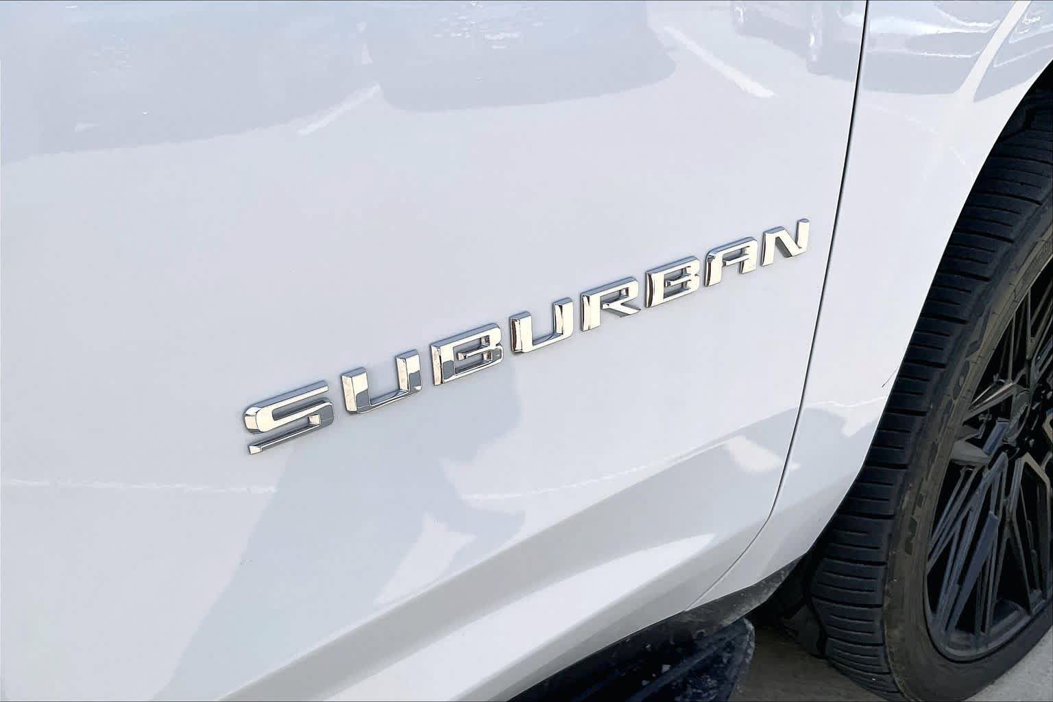 Used 2026 Chevrolet Suburban Premier w/ Sun And Tow Package RWD image 10