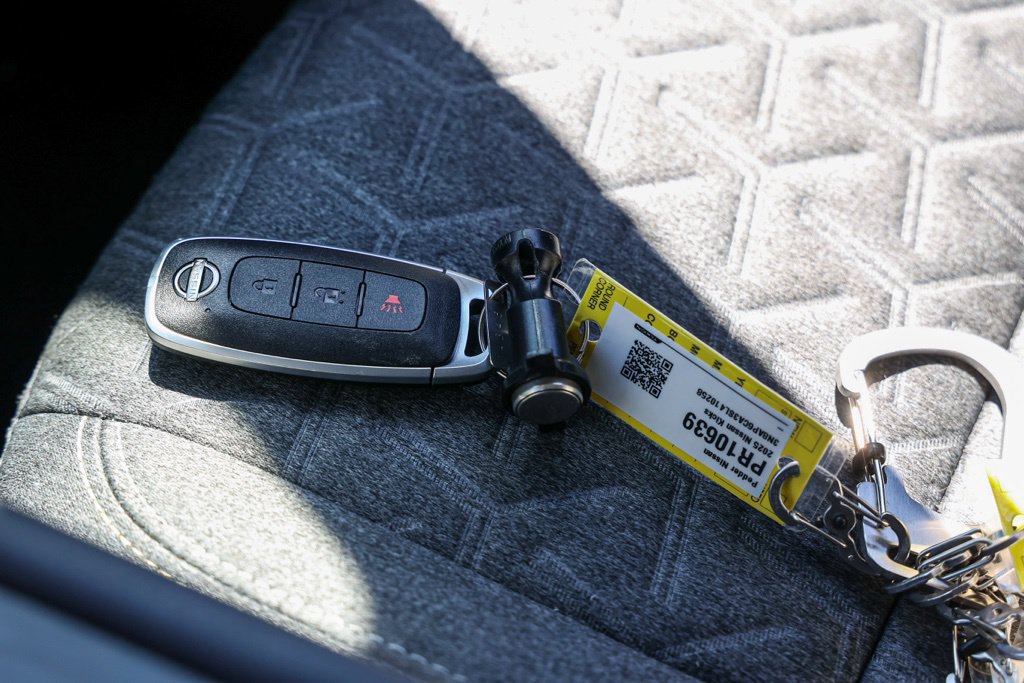 Used 2025 Nissan Kicks SV FWD image 33