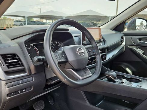 Used 2025 Nissan Rogue SV FWD image 10