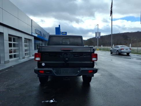 Used 2022 Jeep Gladiator Sport image 6