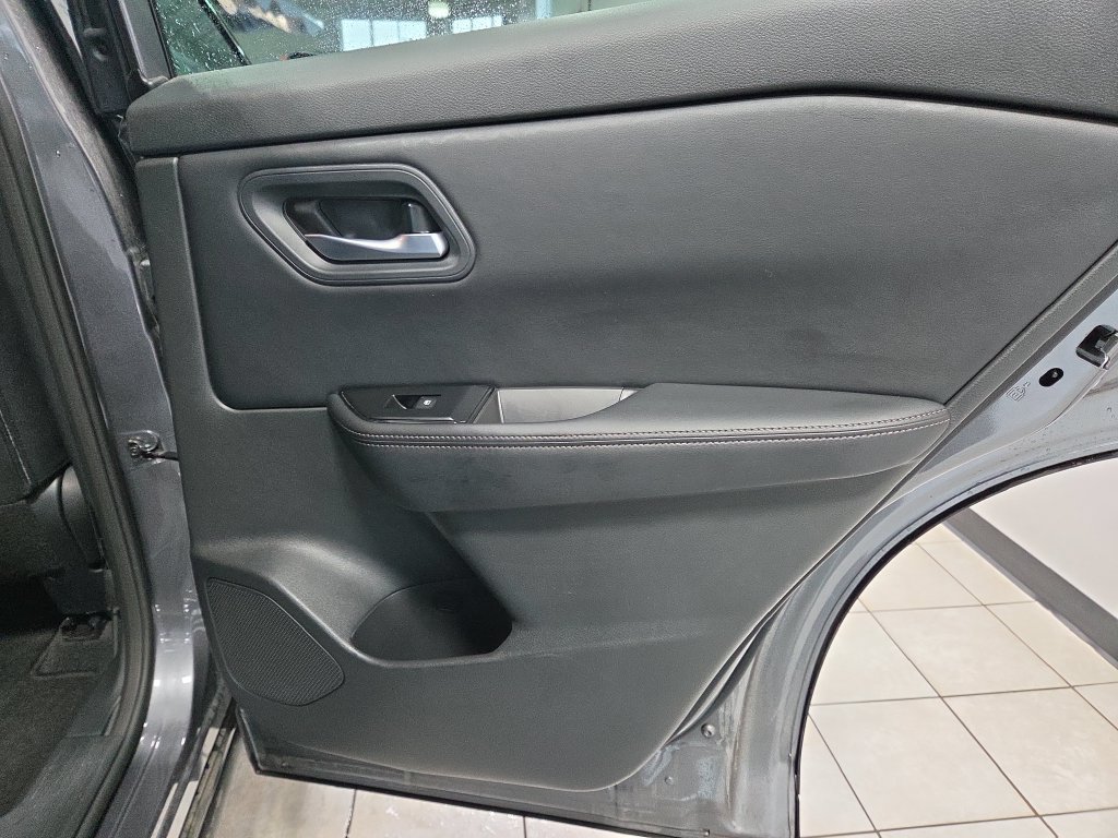 Used 2026 Nissan Rogue SV AWD/4WD image 17