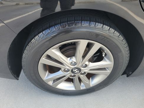 Used 2017 Hyundai Elantra SE FWD image 8