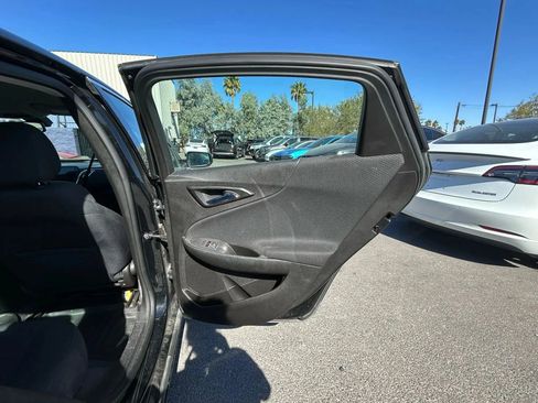 Used 2017 Chevrolet Malibu LT FWD image 17