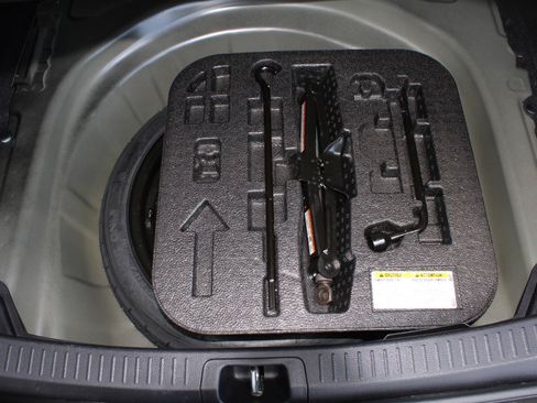 Used 2022 Toyota Corolla LE w/ Carpet Mat Package (TMS) FWD image 8