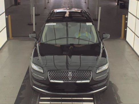 Used 2022 Lincoln Nautilus Reserve AWD/4WD image 9