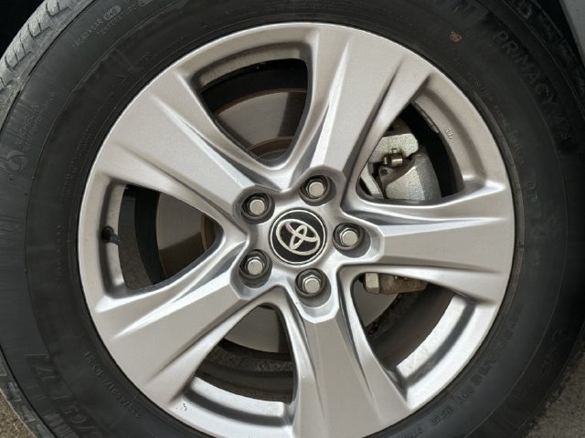 Used 2025 Toyota RAV4 XLE AWD/4WD image 10