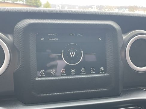 Used 2022 Jeep Wrangler Unlimited Sport image 36