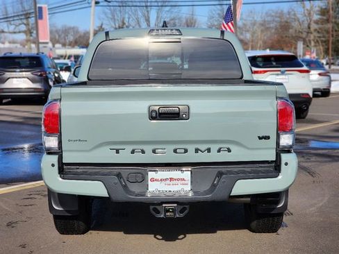Used 2022 Toyota Tacoma TRD Sport w/ Technology Package image 6
