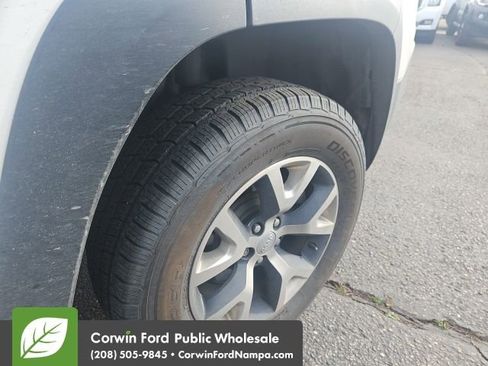 Used 2015 Jeep Cherokee Trailhawk image 8