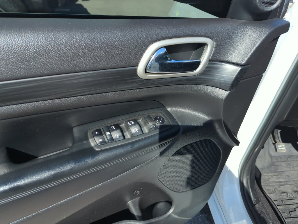 Used 2021 Jeep Grand Cherokee Laredo X AWD/4WD image 18