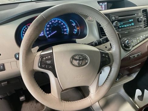 Used 2014 Toyota Sienna XLE FWD image 20