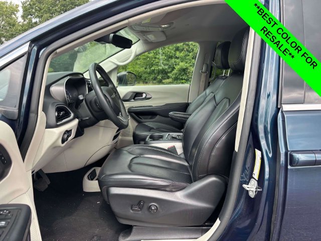 Used 2023 Chrysler Pacifica Touring-L FWD image 5