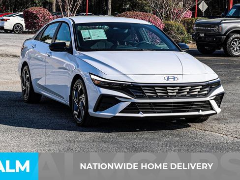Used 2025 Hyundai Elantra Sport FWD image 4