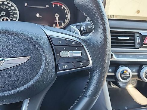 Used 2023 Genesis G70 2.0T image 10