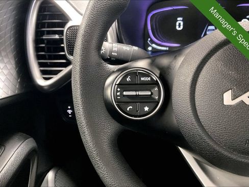 Used 2025 Kia Soul LX w/ LX Technology Package FWD image 23