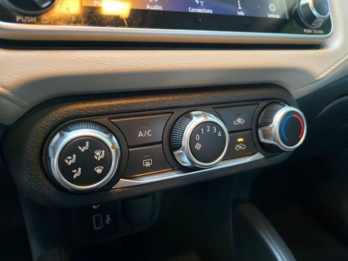 Used 2021 Nissan Versa SV image 26