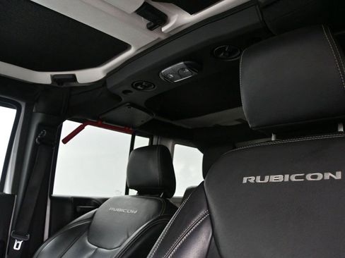 Used 2017 Jeep Wrangler Unlimited Rubicon AWD/4WD image 7