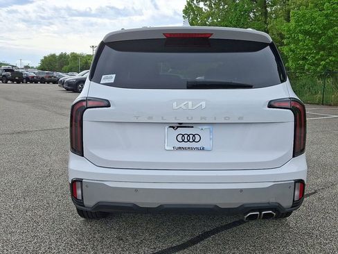 Used 2023 Kia Telluride EX w/ EX Captain's Chair Package FWD image 5
