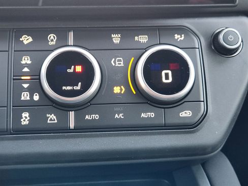 New 2026 Land Rover Defender 110 X-Dynamic SE image 18