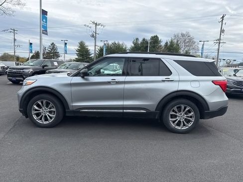 Certified 2023 Ford Explorer XLT w/ Equipment Group 202A AWD/4WD image 4