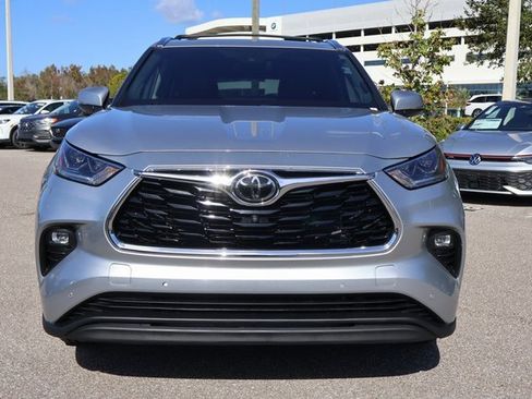 Used 2021 Toyota Highlander Limited image 2