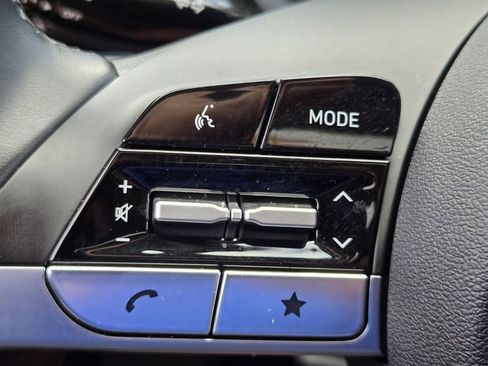 Certified 2025 Hyundai Elantra SEL image 28