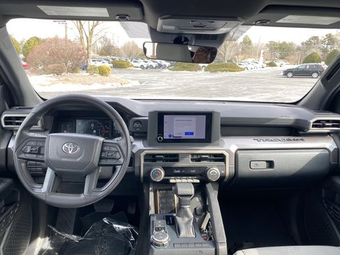 Certified 2025 Toyota Tacoma SR5 image 19