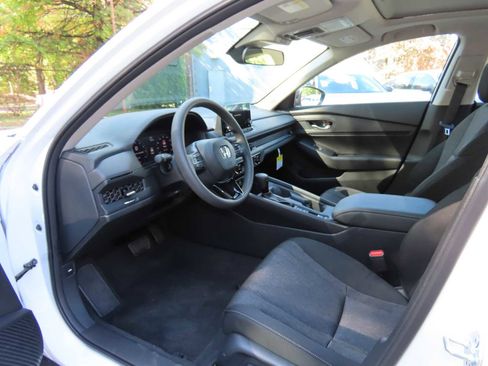 New 2025 Honda Accord SE image 2