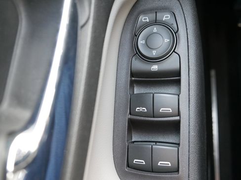 Used 2020 Chevrolet Equinox Premier image 27