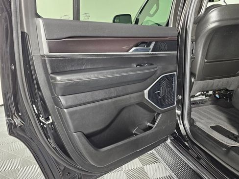 Used 2022 Jeep Wagoneer Series I AWD/4WD image 32