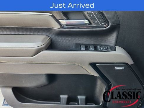 Used 2024 Chevrolet Silverado 2500 ZR2 w/ Technology Package image 35