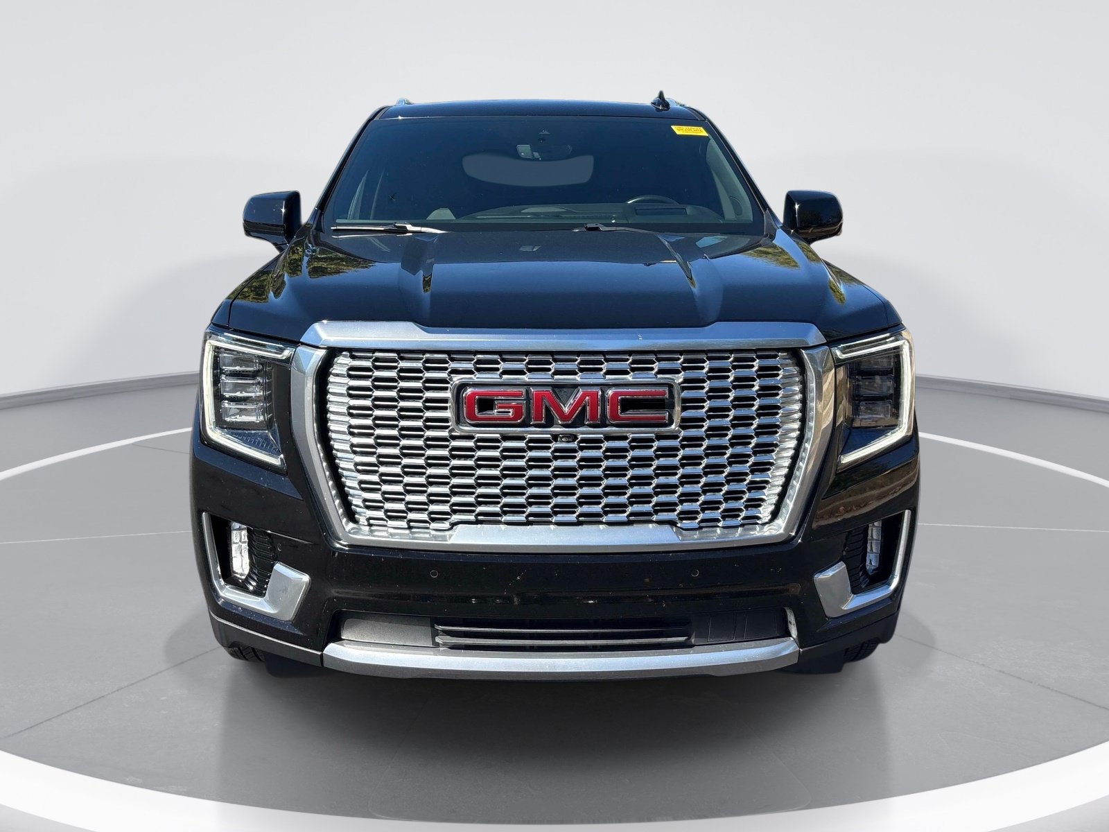 Used 2021 GMC Yukon Denali w/ Denali Premium Package AWD/4WD image 2