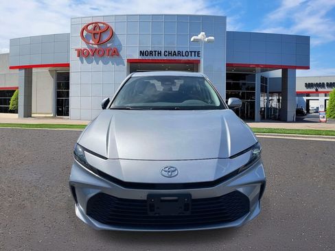 Used 2025 Toyota Camry LE w/ Convenience Package image 5