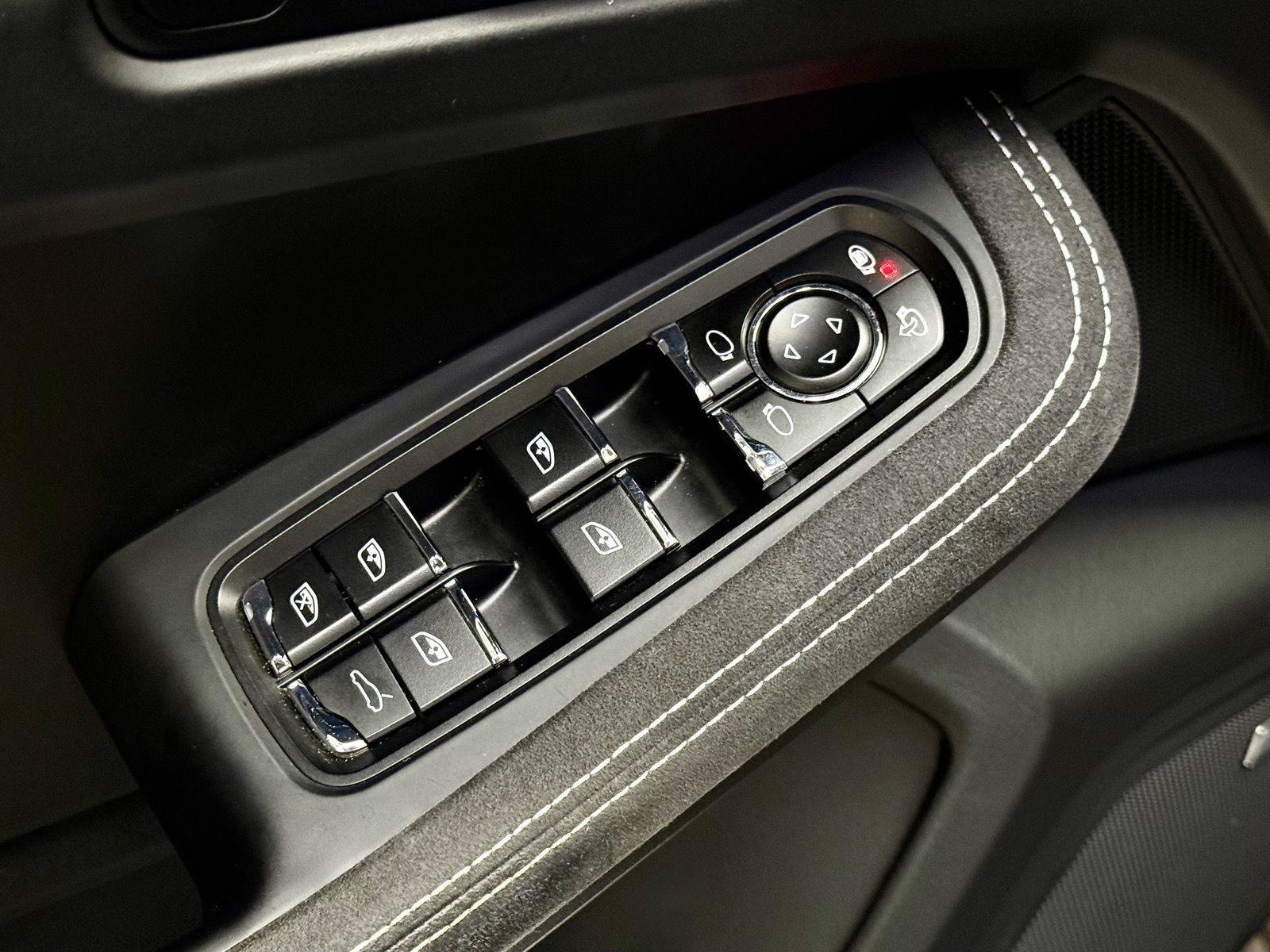 Used 2018 Porsche Macan GTS AWD/4WD image 12